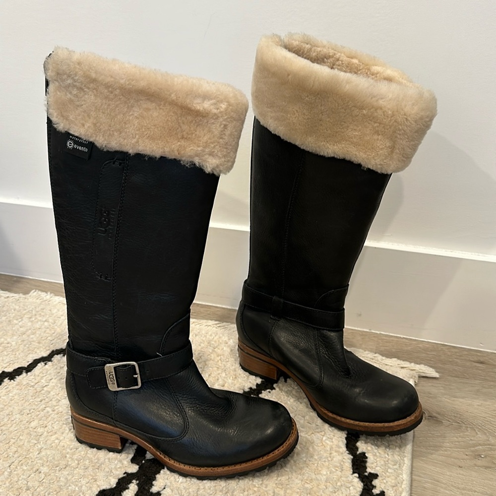 Ugg sherpa lined boots size 6